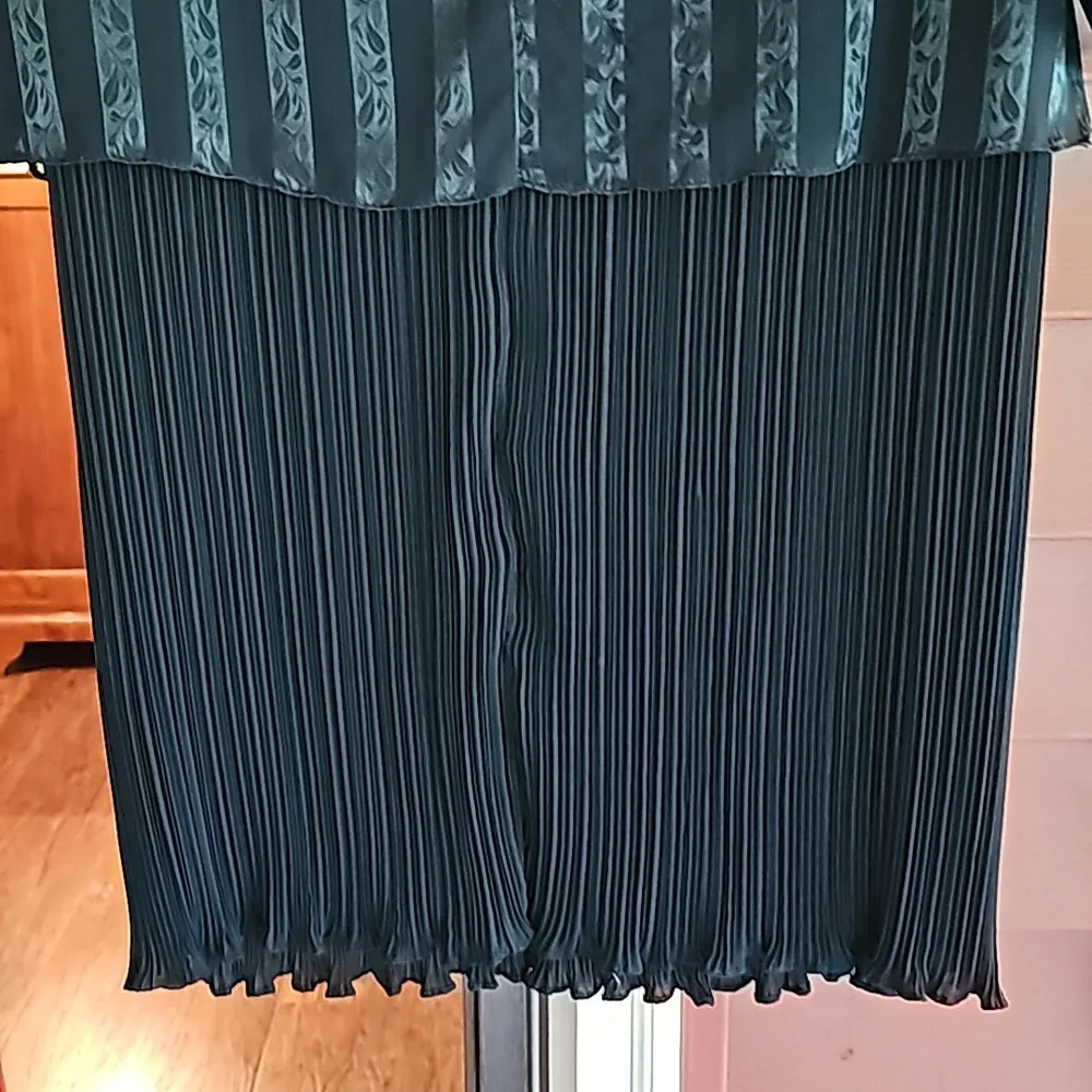 Dress - Picture 9 of 15